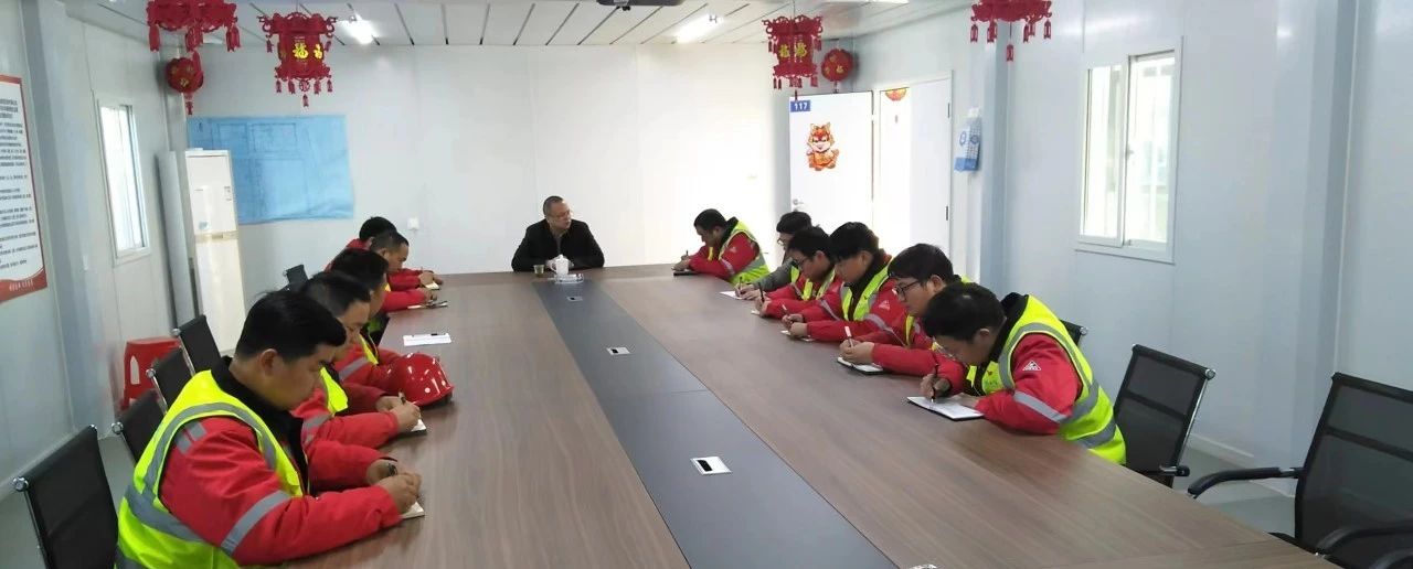 化機公司黨委書記、董事長、總經(jīng)理楊中澤到肥業(yè)搬遷項目部現(xiàn)場辦公