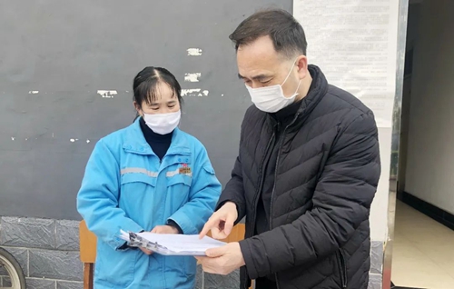 周金平先后到楚星公司、松滋肥業(yè)、實(shí)訓(xùn)基地和股份公司檢查疫情防控工作